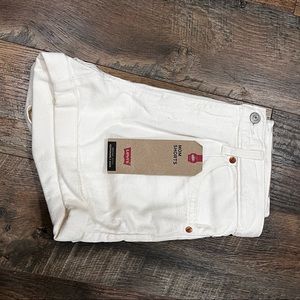 LEVI’S!!! A-line mom shorts, high waisted.